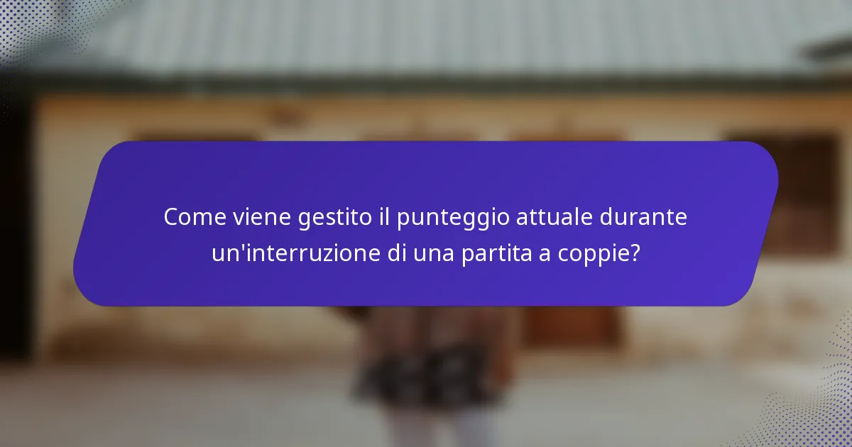 Come viene gestito il punteggio attuale durante un'interruzione di una partita a coppie?
